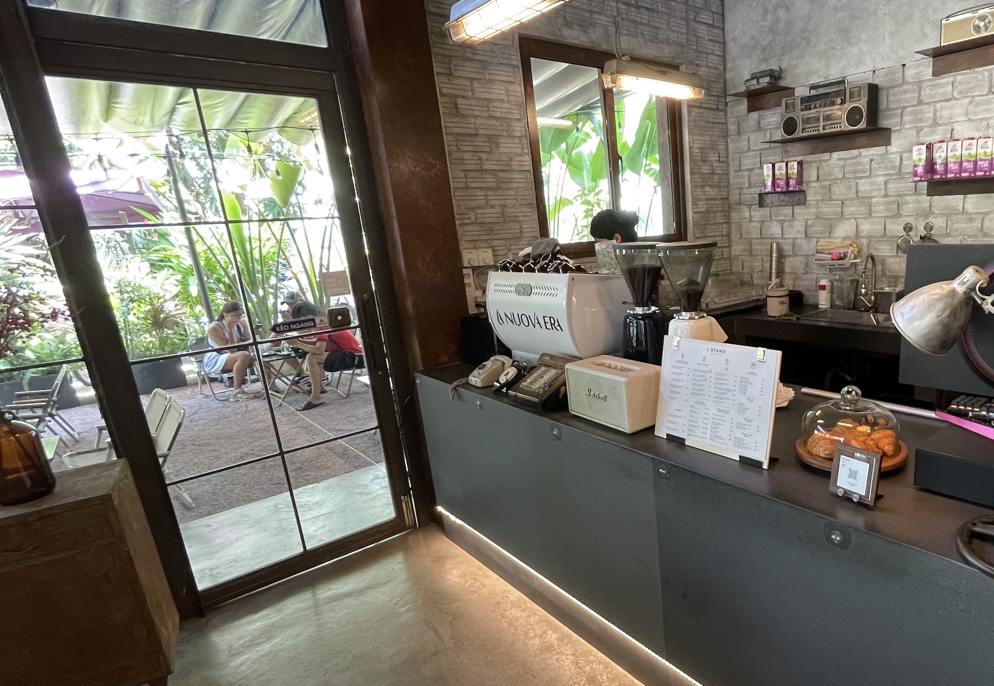 L Stand Cafe thumbnail 2