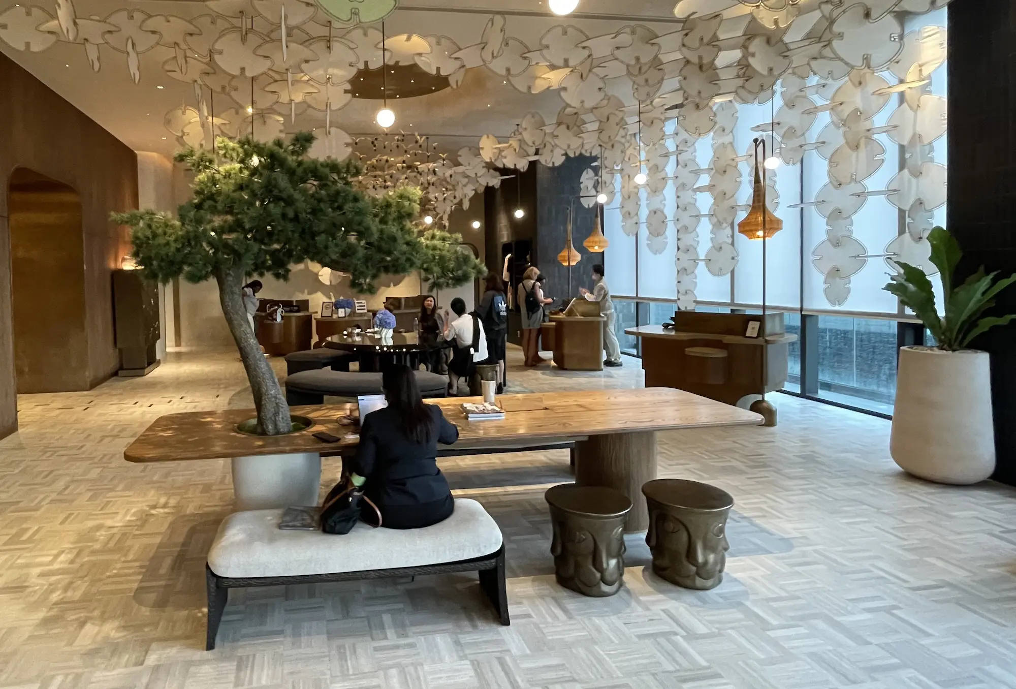 Kromo Hotel Lobby thumbnail 2