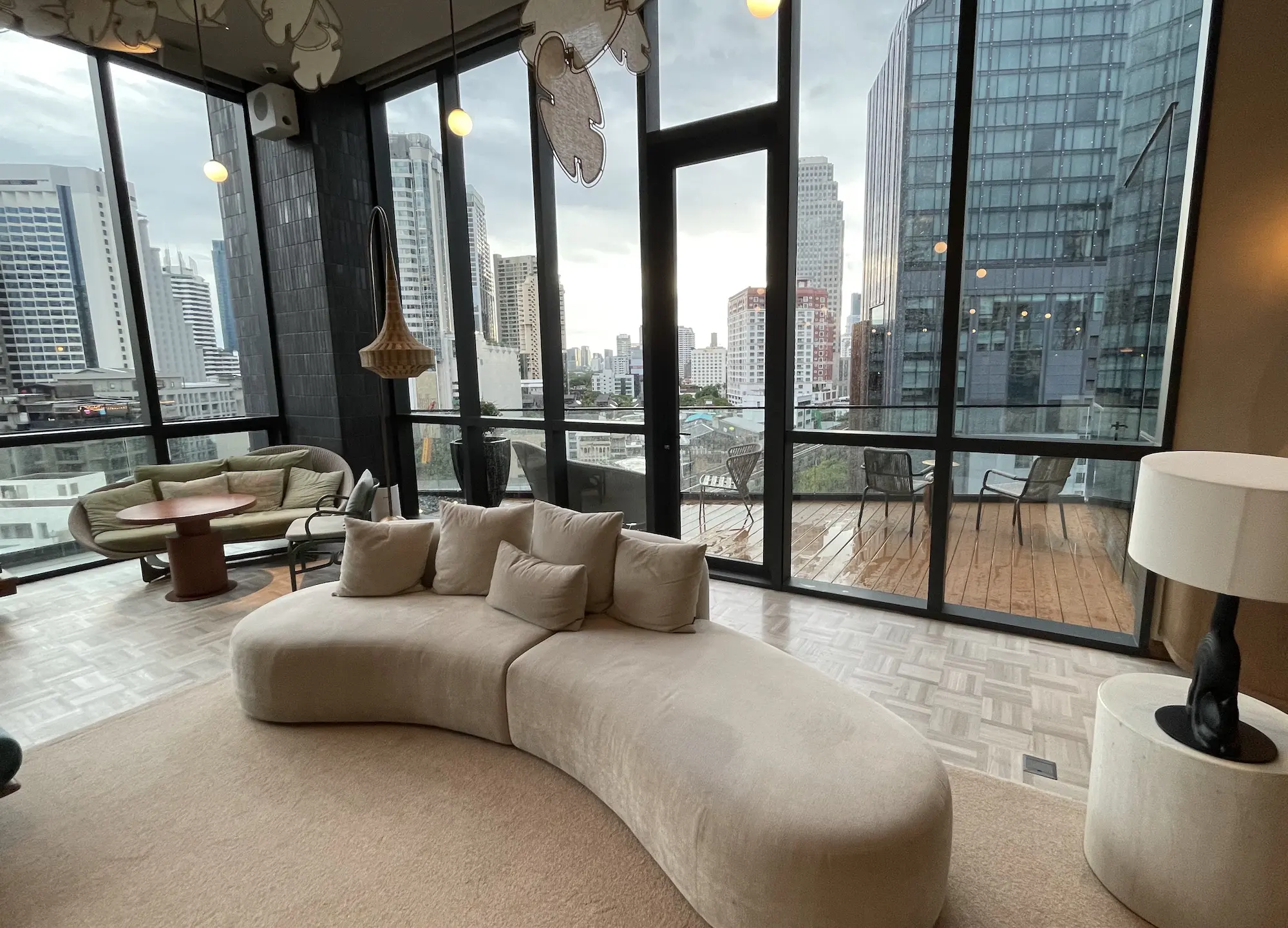 Kromo Hotel Lobby thumbnail 4