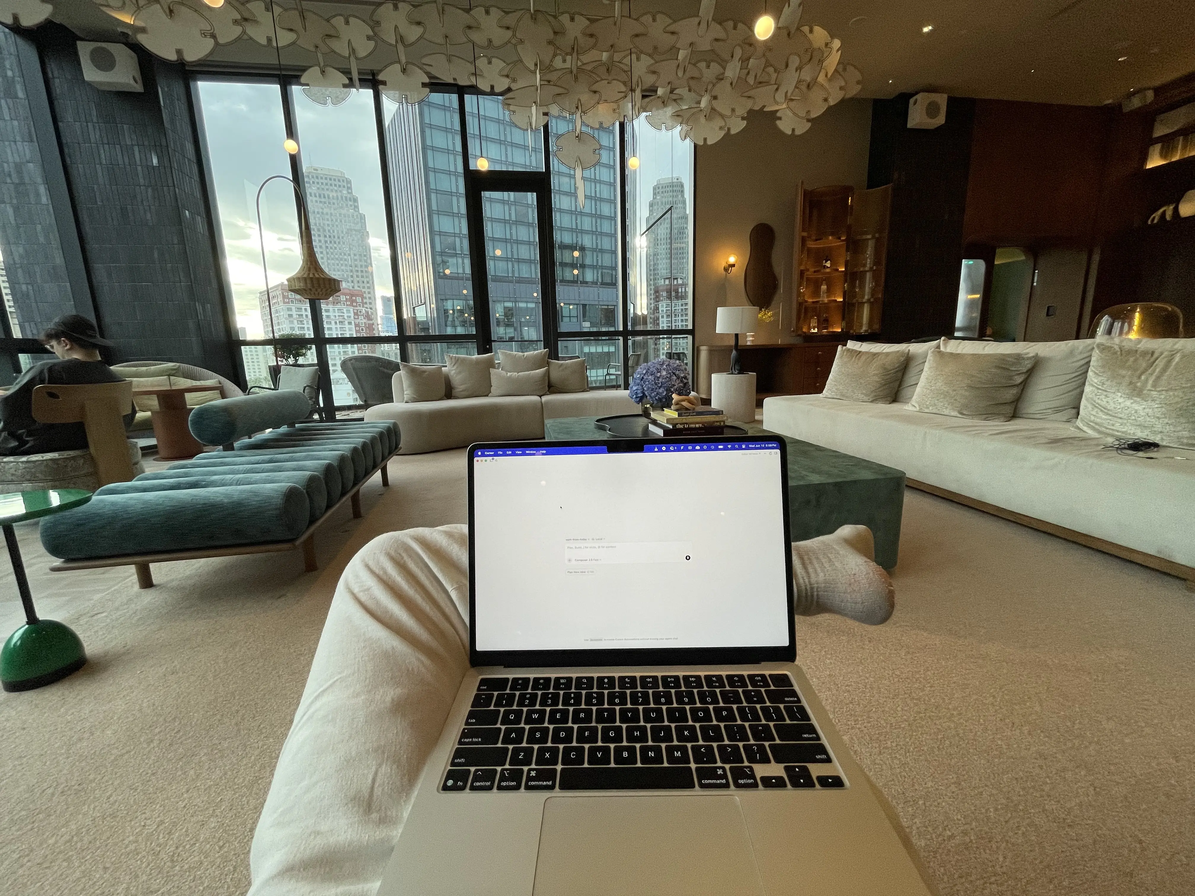 Kromo Hotel Lobby thumbnail 5